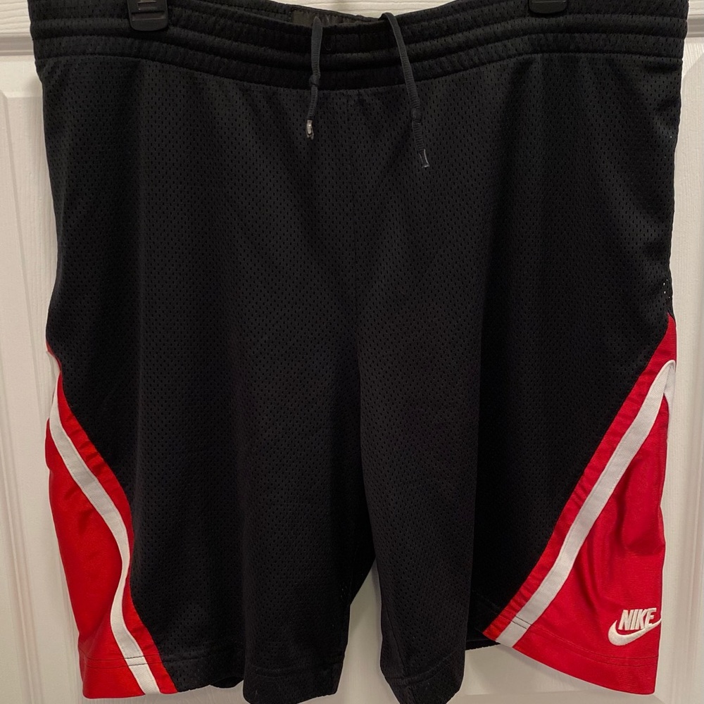 Nike Mens Black Basketball/Athletic Shorte -Size M